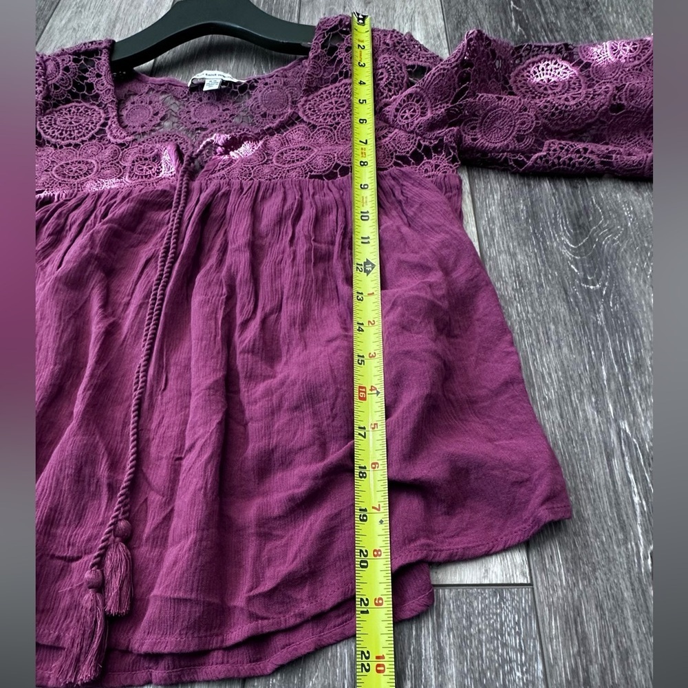 #8) American Eagle lace trimmed crop top. Excellent condition. - Picture 4 of 6